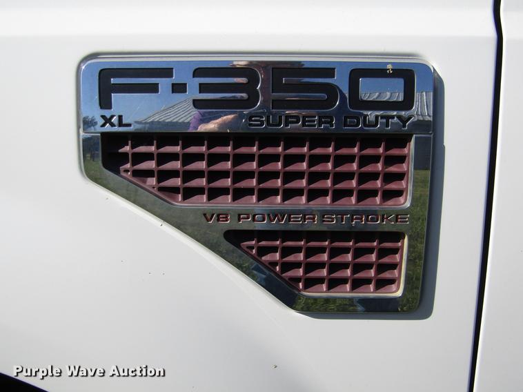 image for item DW9250 2009 Ford F350 Super Duty flatbed pickup truck