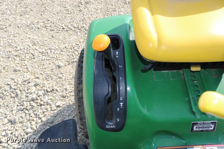 image for item DW9877 2002 John Deere LT150 lawn mower