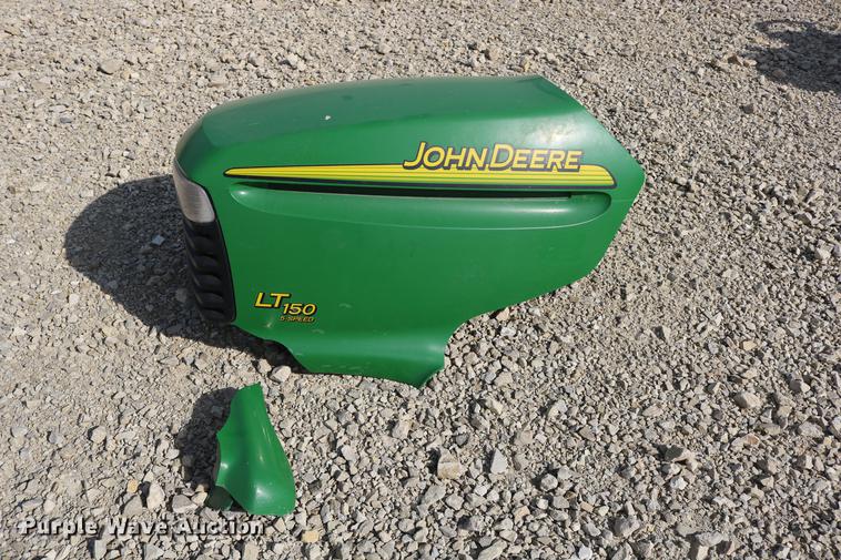 image for item DW9877 2002 John Deere LT150 lawn mower