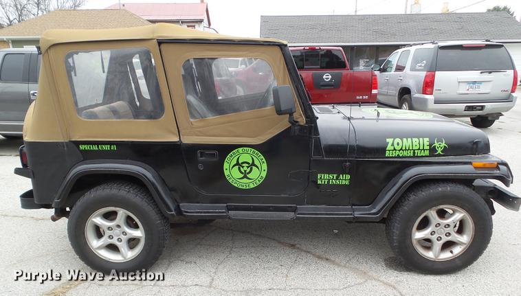 image for item DZ9032 1992 Jeep Wrangler YJ SUV