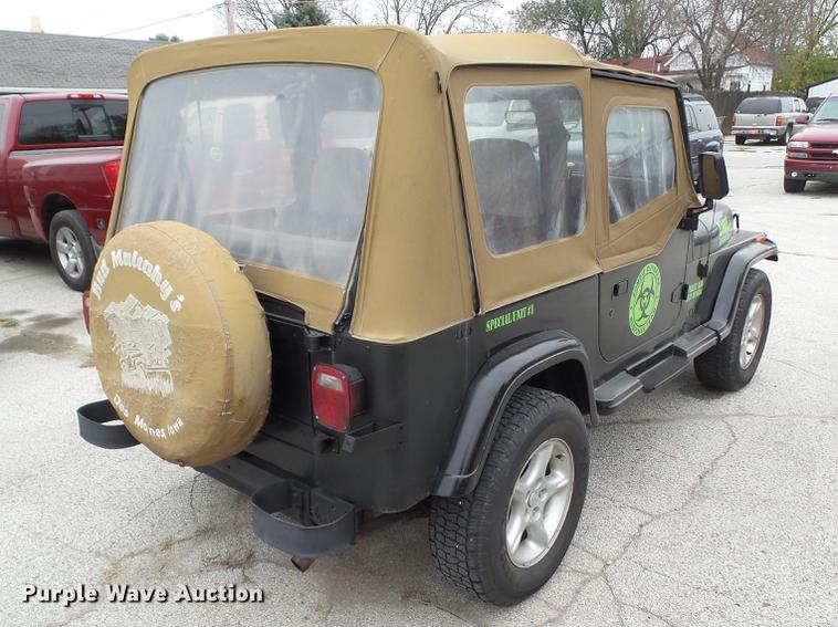 image for item DZ9032 1992 Jeep Wrangler YJ SUV