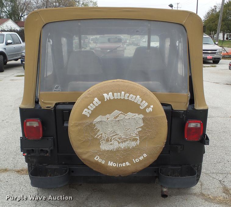 image for item DZ9032 1992 Jeep Wrangler YJ SUV