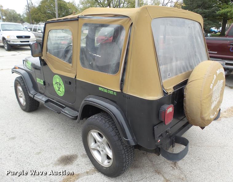 image for item DZ9032 1992 Jeep Wrangler YJ SUV