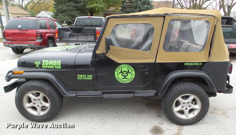 image for item DZ9032 1992 Jeep Wrangler YJ SUV