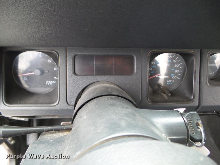 image for item DZ9032 1992 Jeep Wrangler YJ SUV