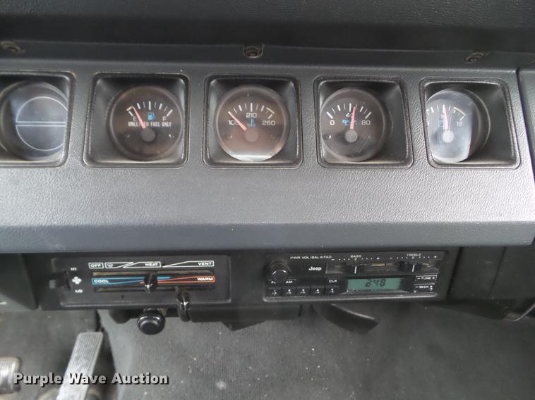 image for item DZ9032 1992 Jeep Wrangler YJ SUV