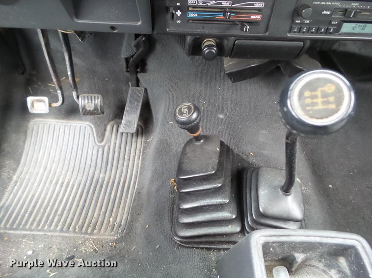 image for item DZ9032 1992 Jeep Wrangler YJ SUV