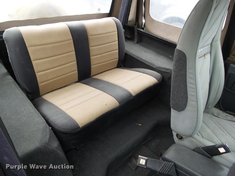 image for item DZ9032 1992 Jeep Wrangler YJ SUV