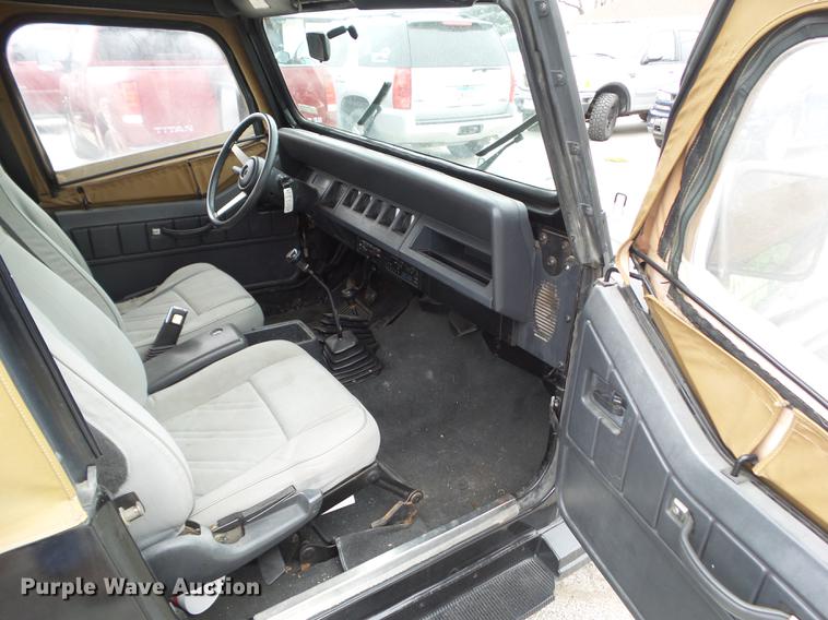 image for item DZ9032 1992 Jeep Wrangler YJ SUV