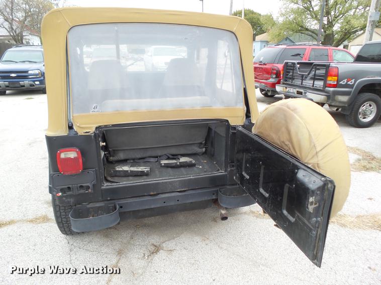 image for item DZ9032 1992 Jeep Wrangler YJ SUV