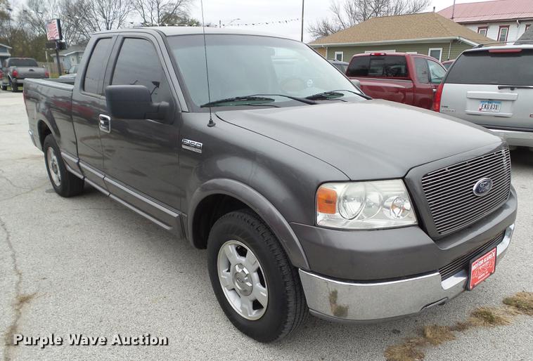 image for item DZ9033 2004 Ford F150 SuperCab pickup truck