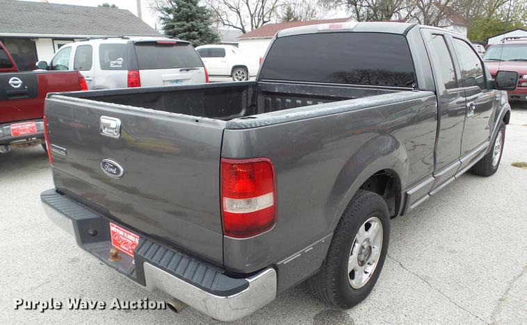 image for item DZ9033 2004 Ford F150 SuperCab pickup truck