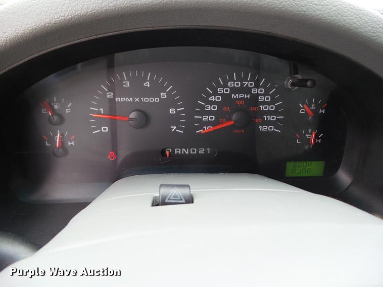 image for item DZ9033 2004 Ford F150 SuperCab pickup truck