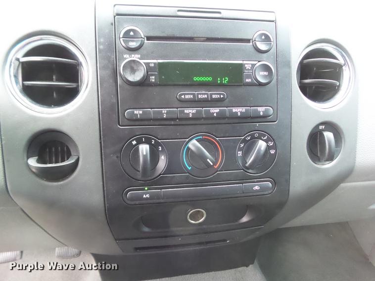 image for item DZ9033 2004 Ford F150 SuperCab pickup truck