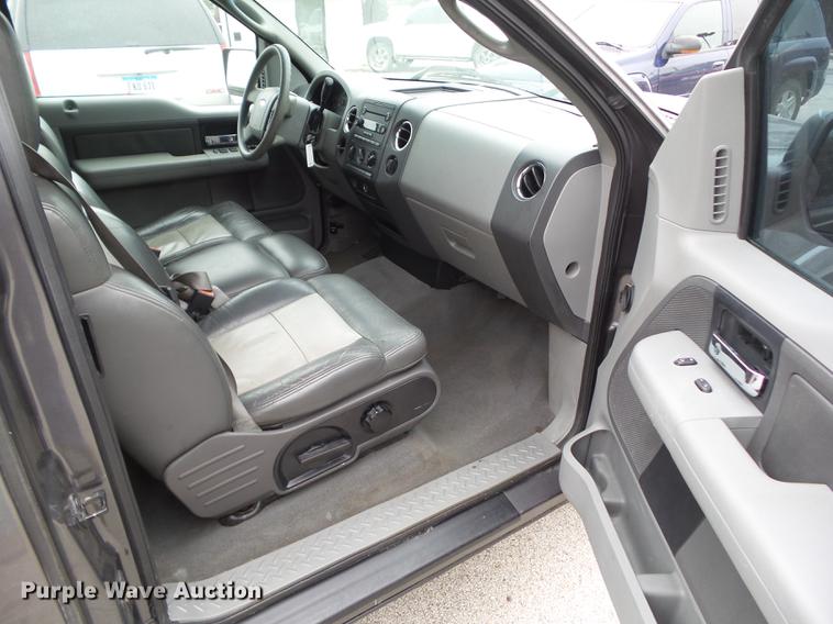 image for item DZ9033 2004 Ford F150 SuperCab pickup truck