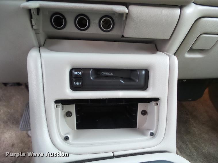 image for item DZ9037 2001 GMC Yukon XL SUV