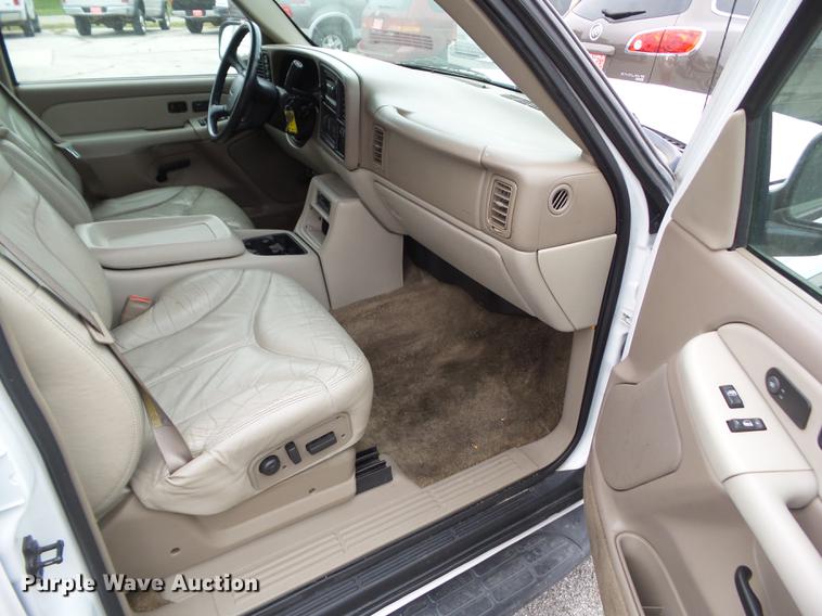 image for item DZ9037 2001 GMC Yukon XL SUV