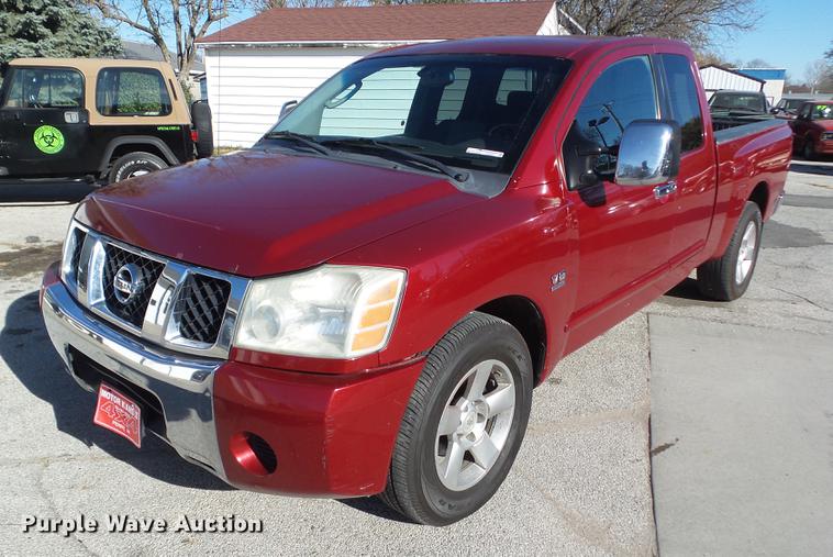 image for item DZ9057 2004 Nissan Titan King Cab pickup truck