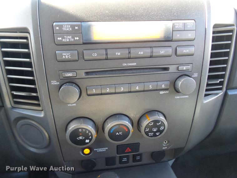 image for item DZ9057 2004 Nissan Titan King Cab pickup truck