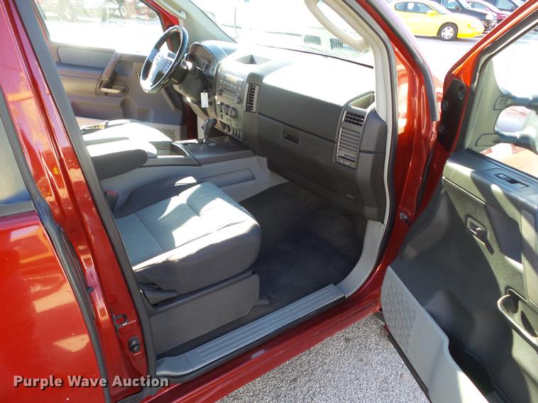 image for item DZ9057 2004 Nissan Titan King Cab pickup truck