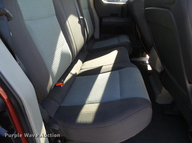 image for item DZ9057 2004 Nissan Titan King Cab pickup truck