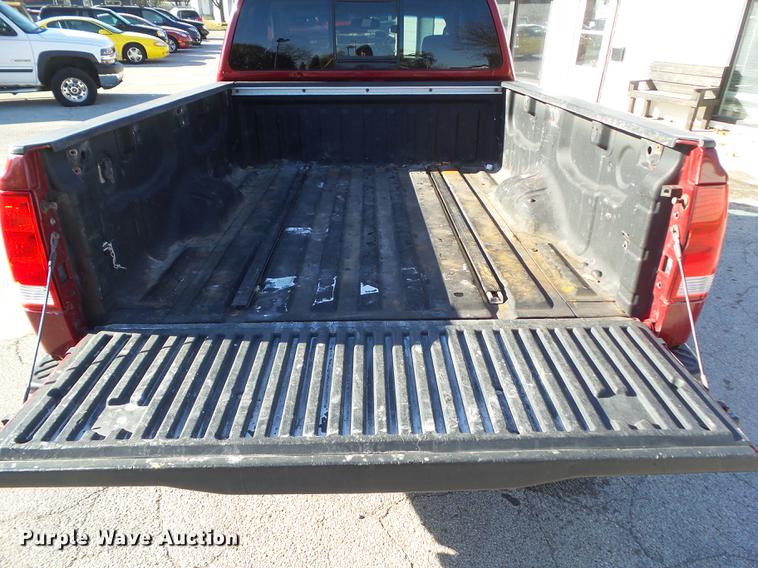 image for item DZ9057 2004 Nissan Titan King Cab pickup truck