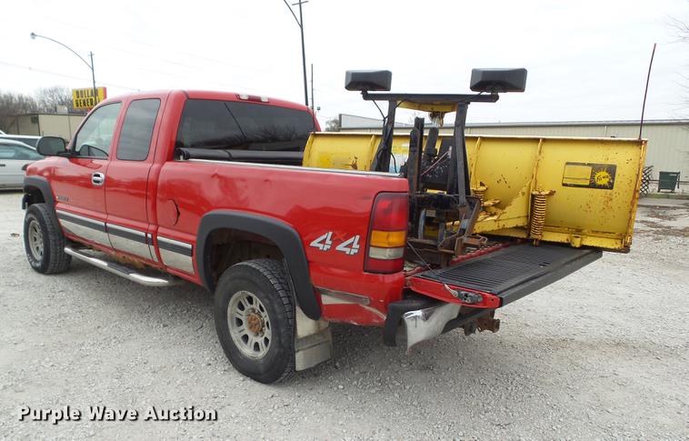 image for item DZ9060 2002 Chevrolet Silverado 2500HD Ext. Cab pickup truck