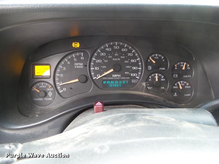 image for item DZ9060 2002 Chevrolet Silverado 2500HD Ext. Cab pickup truck