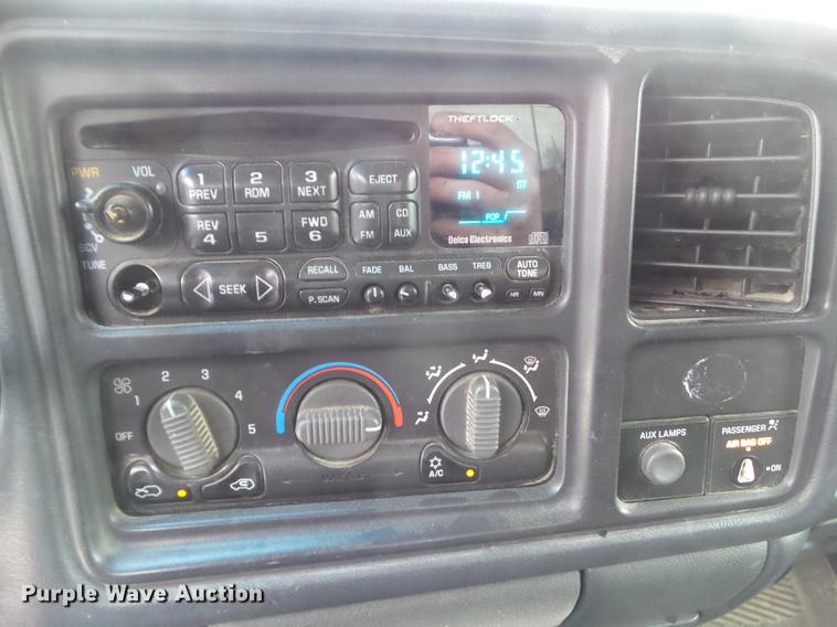 image for item DZ9060 2002 Chevrolet Silverado 2500HD Ext. Cab pickup truck