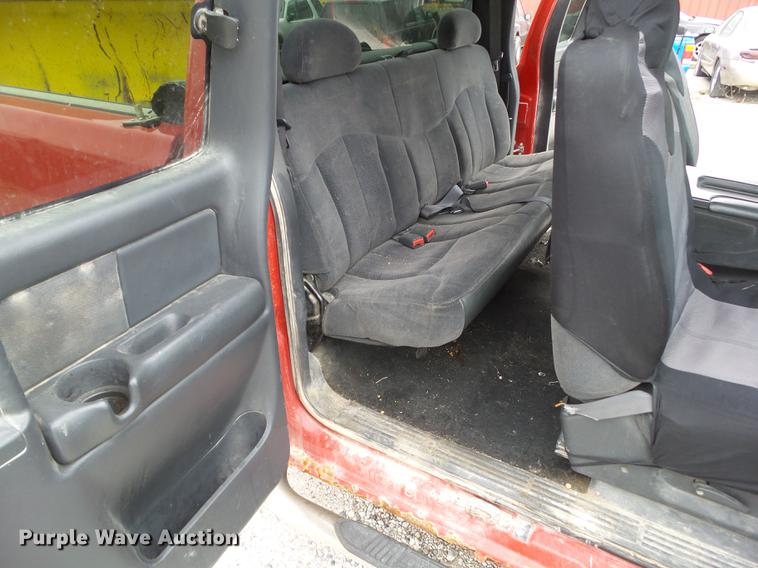 image for item DZ9060 2002 Chevrolet Silverado 2500HD Ext. Cab pickup truck