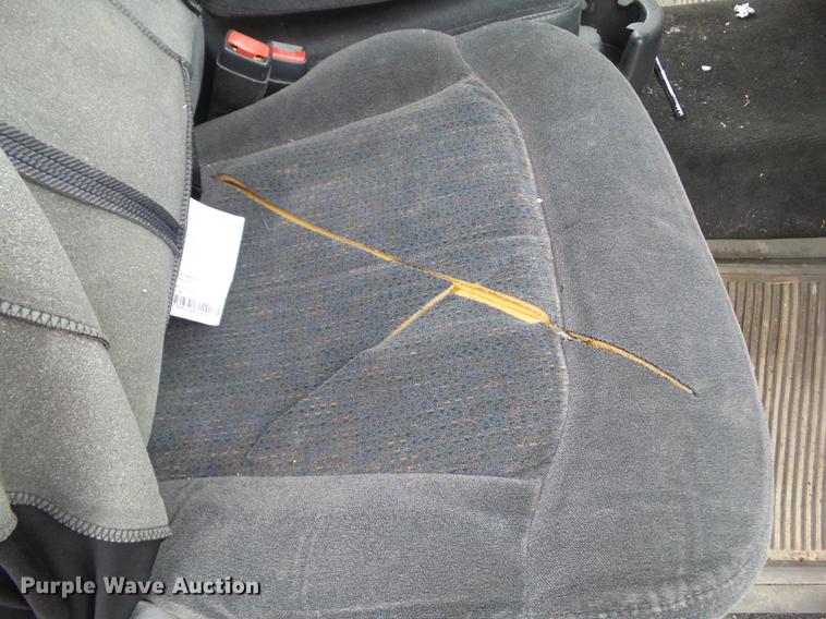 image for item DZ9060 2002 Chevrolet Silverado 2500HD Ext. Cab pickup truck