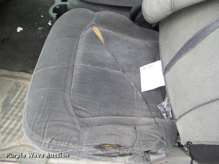 image for item DZ9060 2002 Chevrolet Silverado 2500HD Ext. Cab pickup truck