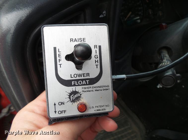 image for item DZ9060 2002 Chevrolet Silverado 2500HD Ext. Cab pickup truck