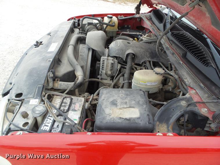 image for item DZ9060 2002 Chevrolet Silverado 2500HD Ext. Cab pickup truck