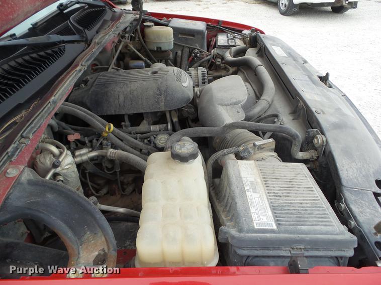 image for item DZ9060 2002 Chevrolet Silverado 2500HD Ext. Cab pickup truck