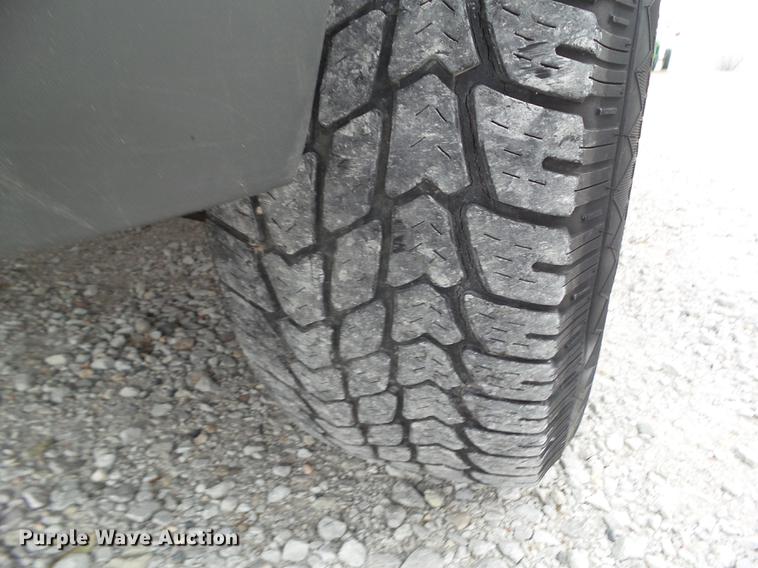 image for item DZ9060 2002 Chevrolet Silverado 2500HD Ext. Cab pickup truck