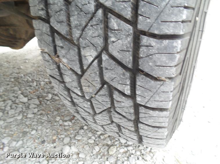 image for item DZ9060 2002 Chevrolet Silverado 2500HD Ext. Cab pickup truck