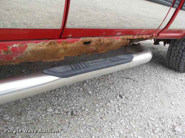 image for item DZ9060 2002 Chevrolet Silverado 2500HD Ext. Cab pickup truck