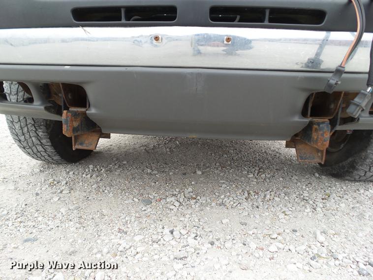 image for item DZ9060 2002 Chevrolet Silverado 2500HD Ext. Cab pickup truck