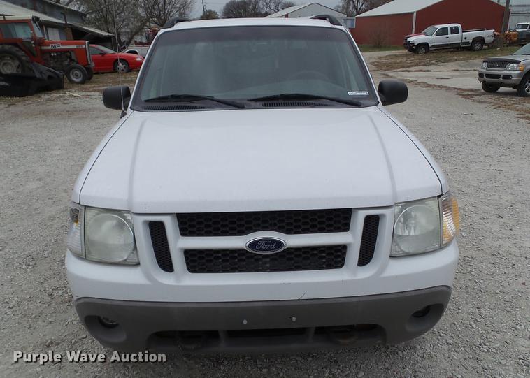 image for item DZ9061 2002 Ford Explorer Sport Trac SUV