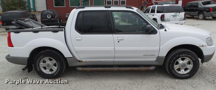 image for item DZ9061 2002 Ford Explorer Sport Trac SUV