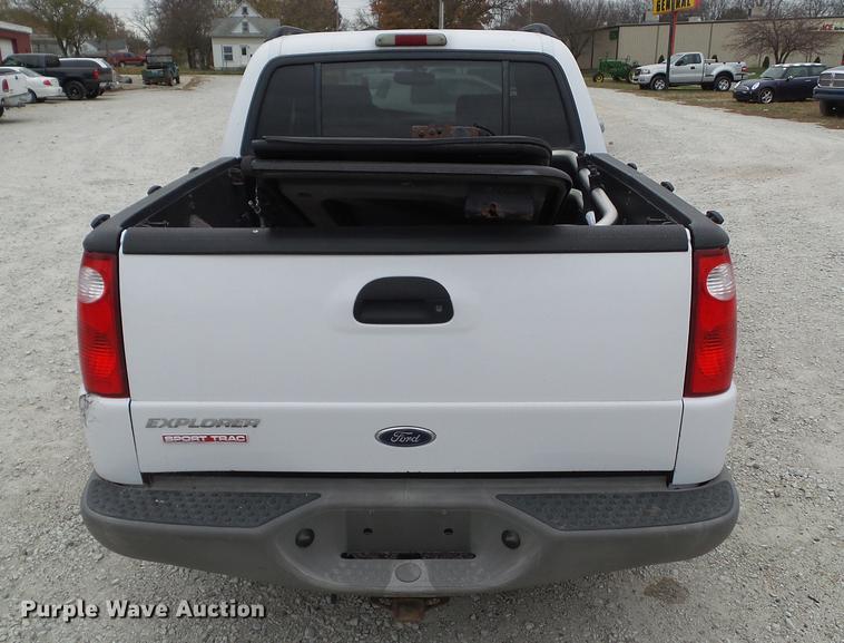 image for item DZ9061 2002 Ford Explorer Sport Trac SUV