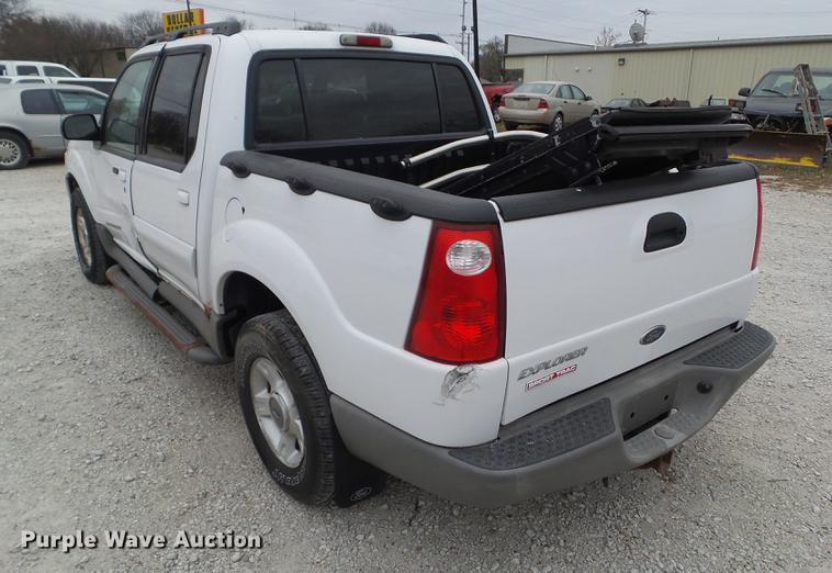 image for item DZ9061 2002 Ford Explorer Sport Trac SUV