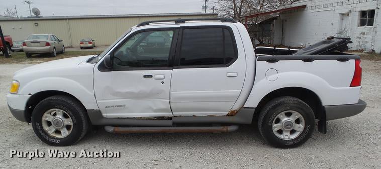 image for item DZ9061 2002 Ford Explorer Sport Trac SUV