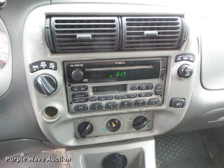 image for item DZ9061 2002 Ford Explorer Sport Trac SUV