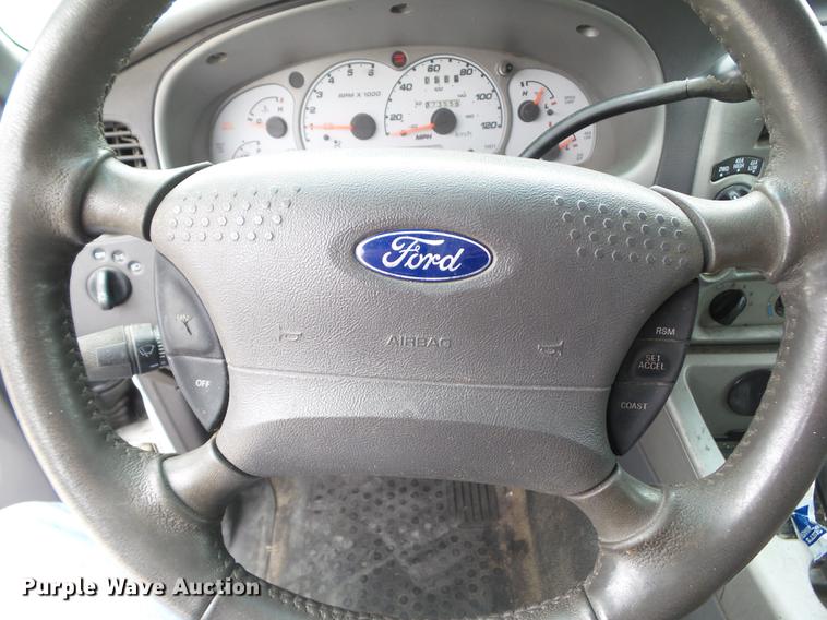 image for item DZ9061 2002 Ford Explorer Sport Trac SUV