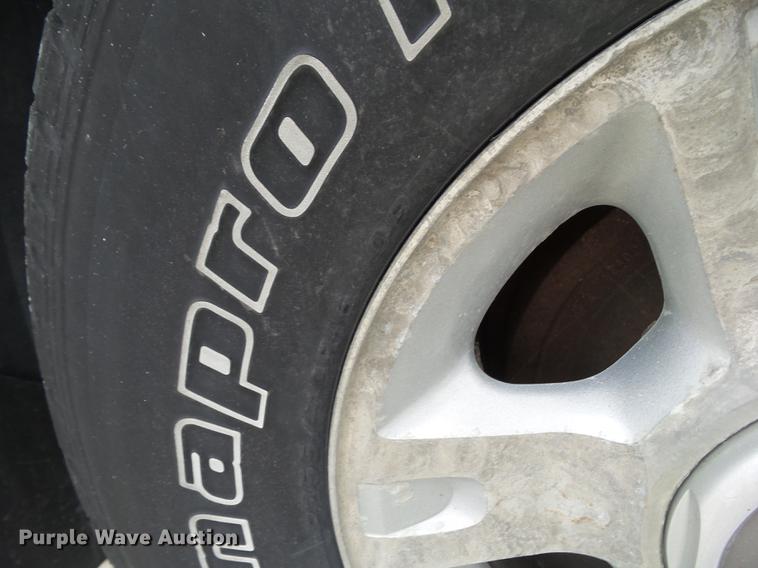 image for item DZ9061 2002 Ford Explorer Sport Trac SUV