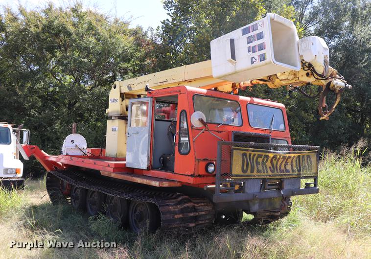 image for item ED9582 Nodwell FN110 track carrier with digger derrick
