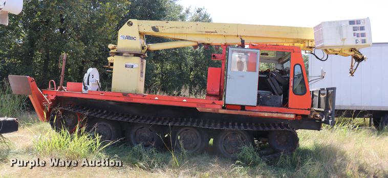 image for item ED9582 Nodwell FN110 track carrier with digger derrick