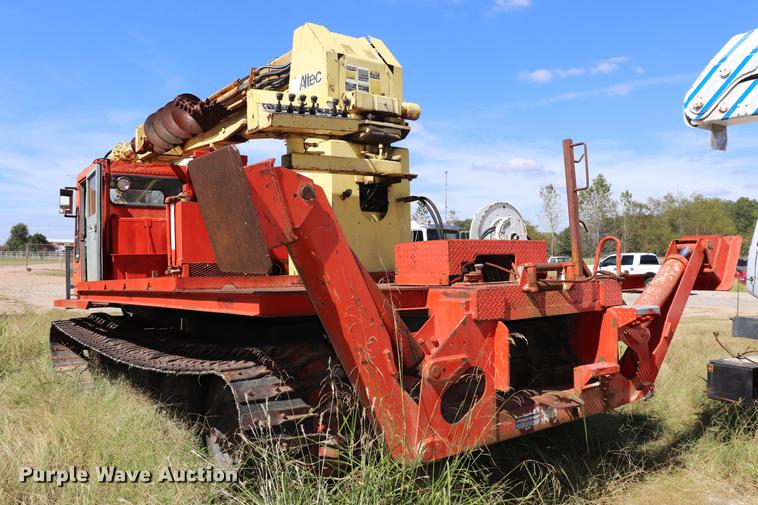 image for item ED9582 Nodwell FN110 track carrier with digger derrick
